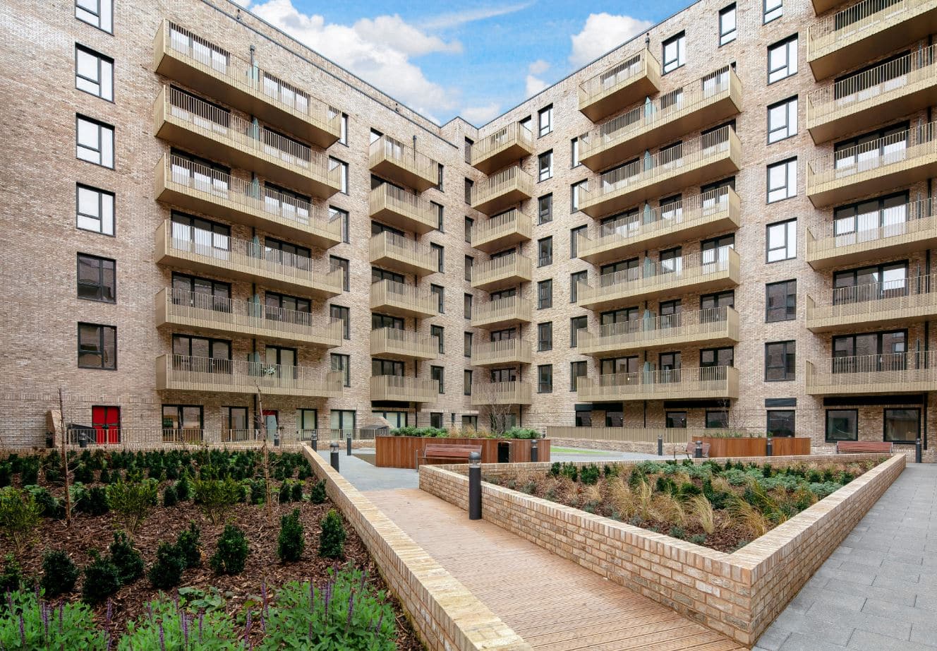 London and Quadrant Final three bedroom apartments available at Donne